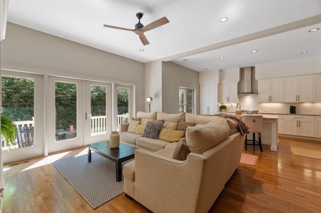 127 Boxwood Lane, Dover, NH 03820