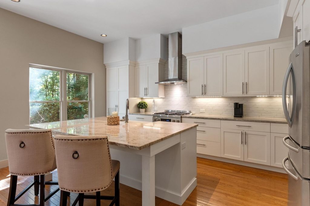 127 Boxwood Lane, Dover, NH 03820