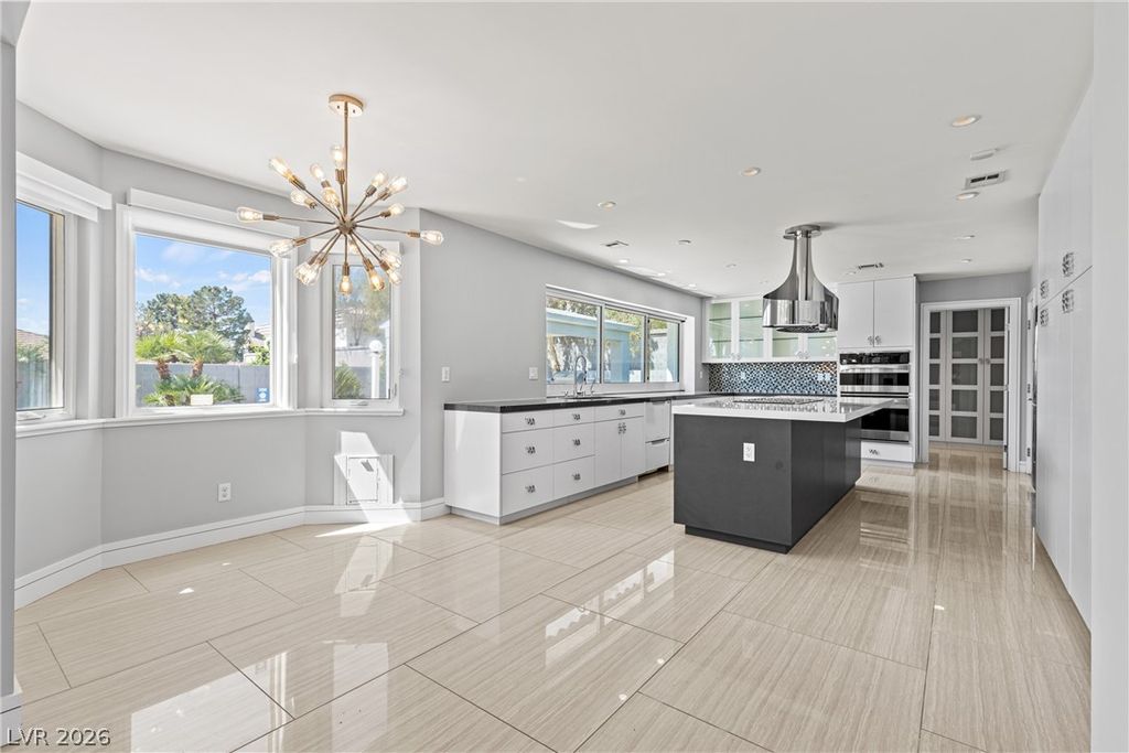 Image 10 of property listing at 7575 Coley Avenue, Las Vegas, NV 89117