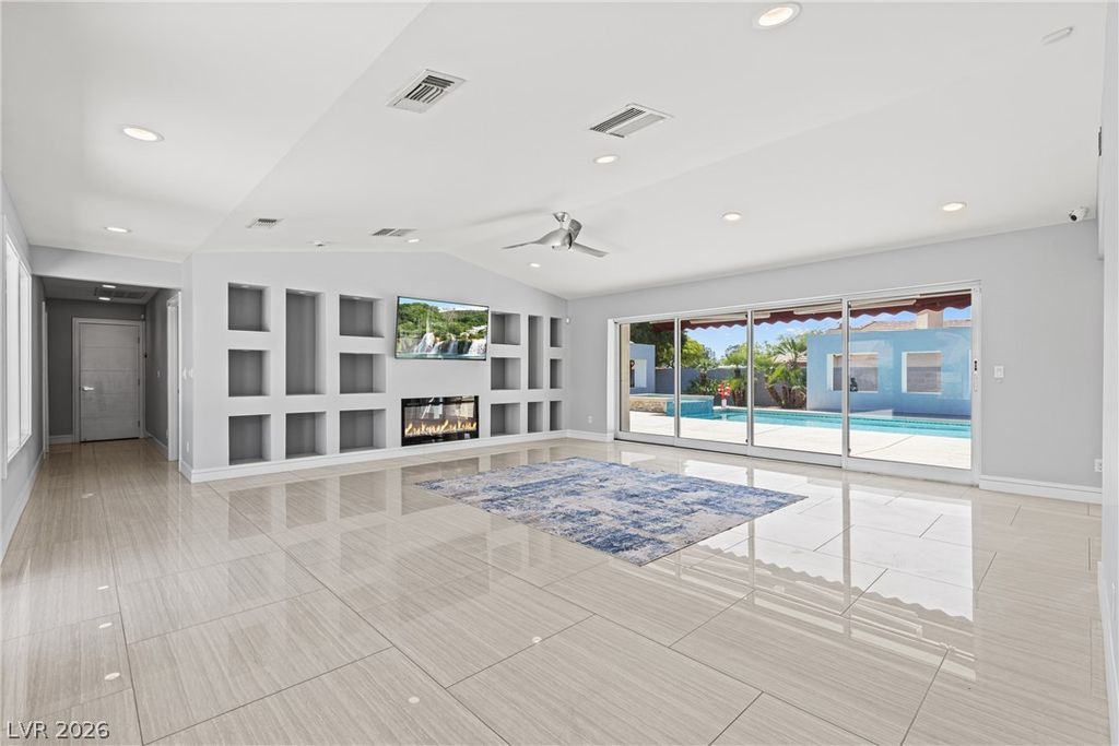 Image 7 of property listing at 7575 Coley Avenue, Las Vegas, NV 89117