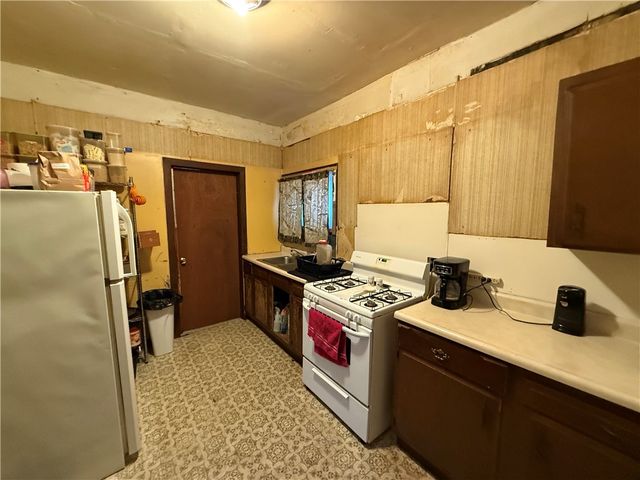 328 W Cunningham St, City Of But Sw, PA 16001