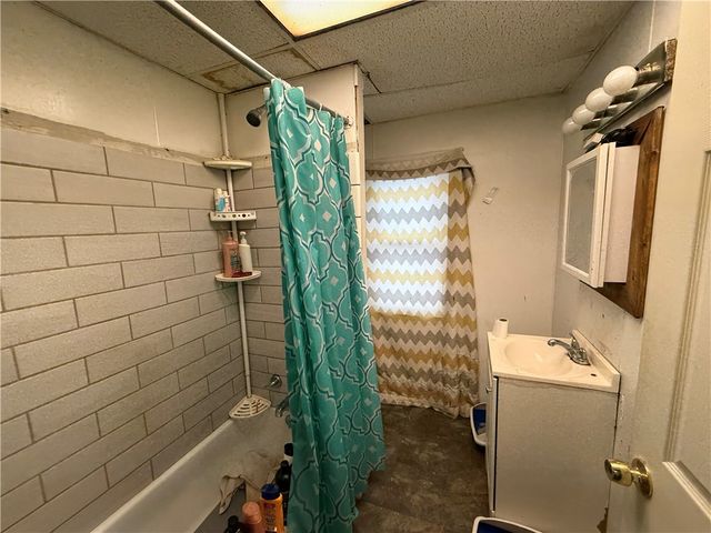 328 W Cunningham St, City Of But Sw, PA 16001