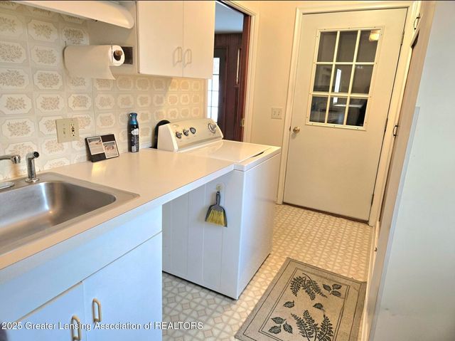 3014 Timber Drive, Lansing, MI 48917