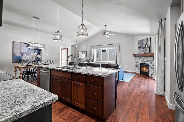 4996 BOXWOOD LANE, Appleton, WI 54913