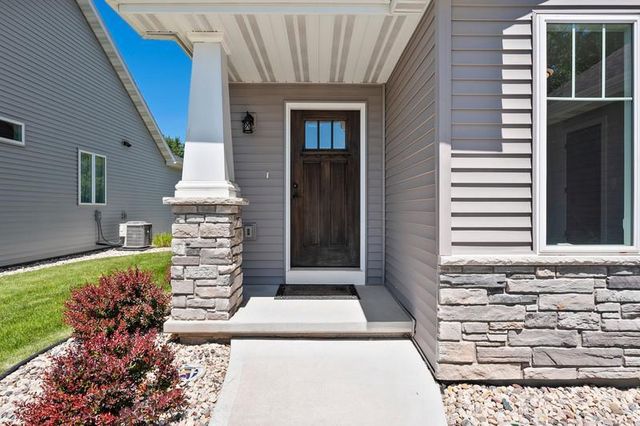 4996 BOXWOOD LANE, Appleton, WI 54913