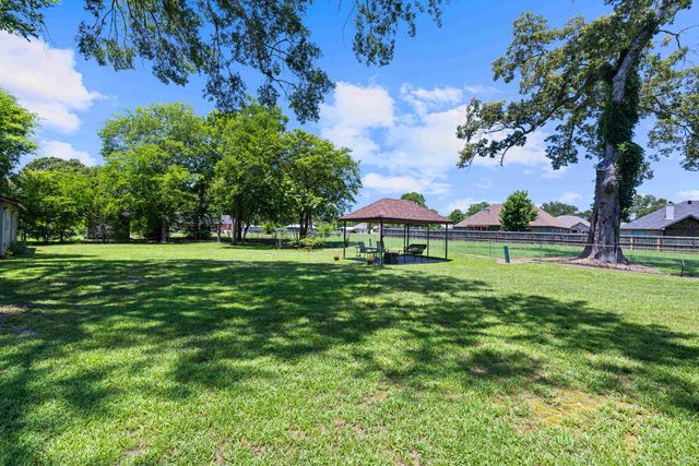 414 Emmie Ln, Hallsville, TX 75650
