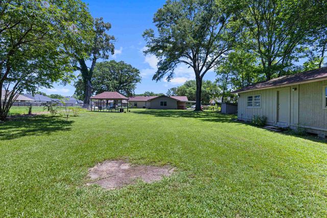 414 Emmie Ln, Hallsville, TX 75650