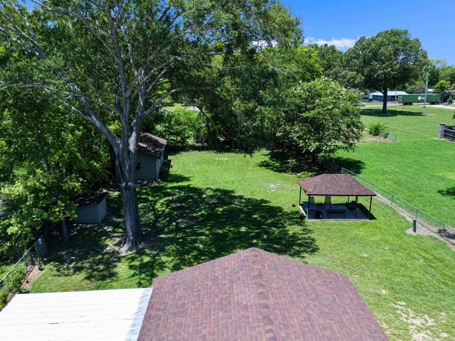 414 Emmie Ln, Hallsville, TX 75650