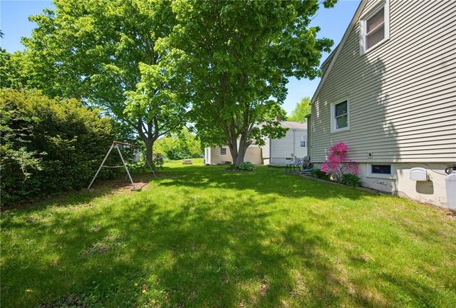 34 Farnum Street, Tiverton, RI 02878