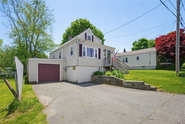 34 Farnum Street, Tiverton, RI 02878