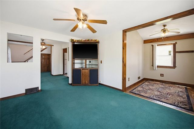 34 Farnum Street, Tiverton, RI 02878