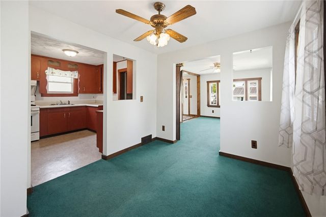 34 Farnum Street, Tiverton, RI 02878