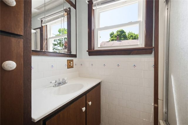 34 Farnum Street, Tiverton, RI 02878