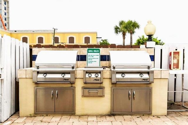 2555 NE 11th St 402, Fort Lauderdale, FL 33304