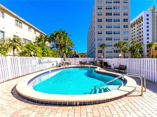 2555 NE 11th St 402, Fort Lauderdale, FL 33304