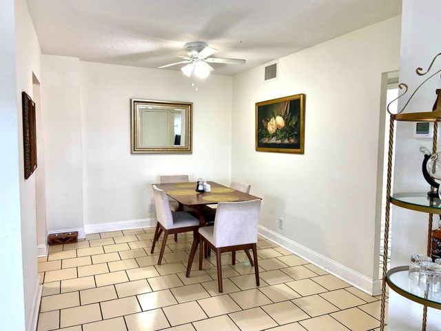2555 NE 11th St 402, Fort Lauderdale, FL 33304