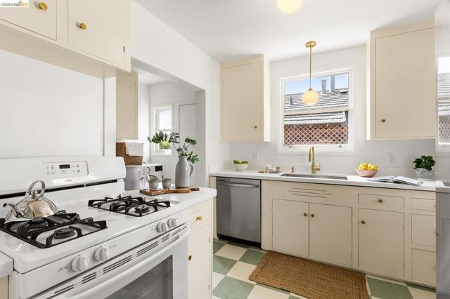 2533 Rampart St, Oakland, CA 94602