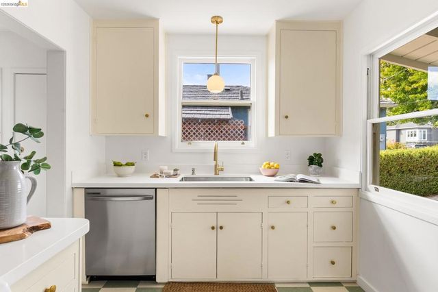2533 Rampart St, Oakland, CA 94602