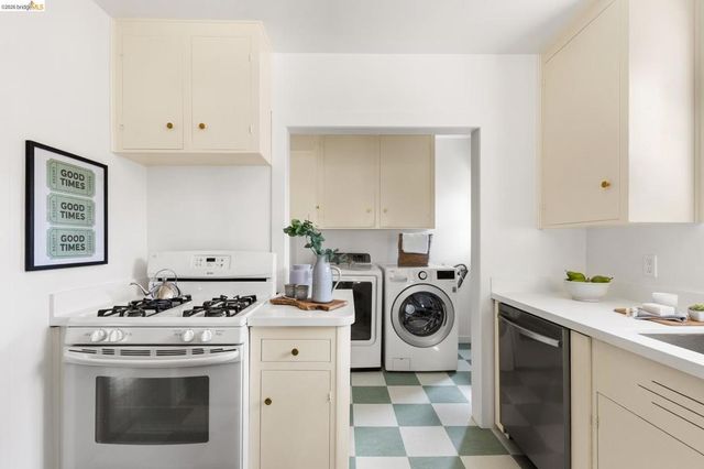 2533 Rampart St, Oakland, CA 94602