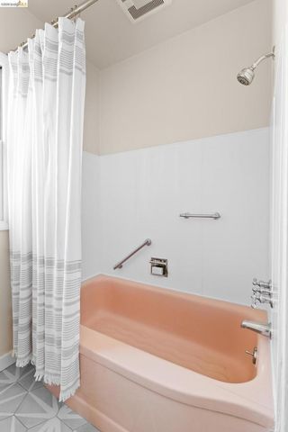 2533 Rampart St, Oakland, CA 94602