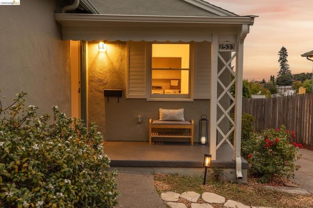 2533 Rampart St, Oakland, CA 94602