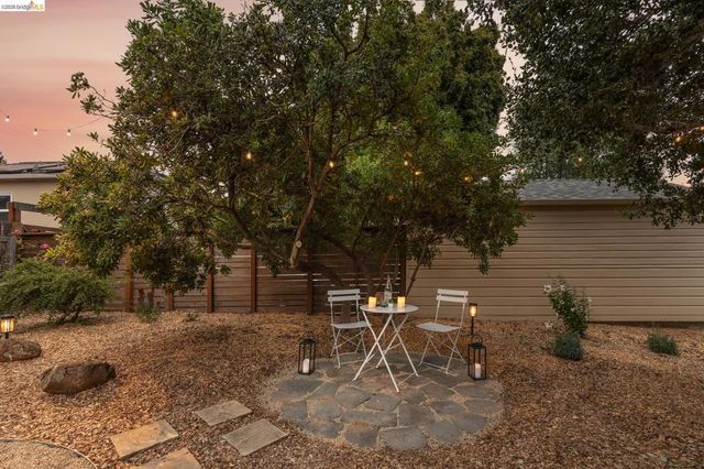2533 Rampart St, Oakland, CA 94602