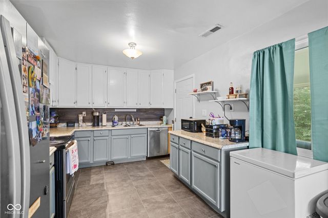 950 Edgewood Drive, Mooresville, IN 46158