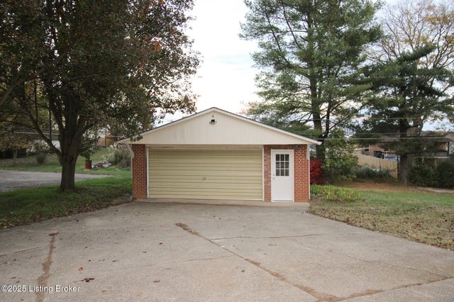 484 Tollview Dr, Shepherdsville, KY 40165