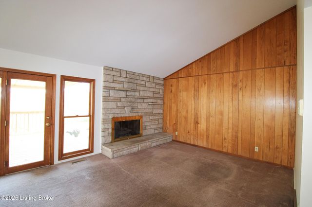 484 Tollview Dr, Shepherdsville, KY 40165