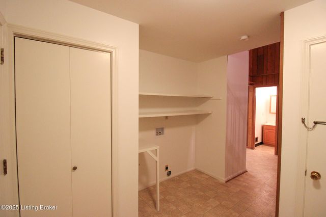 484 Tollview Dr, Shepherdsville, KY 40165