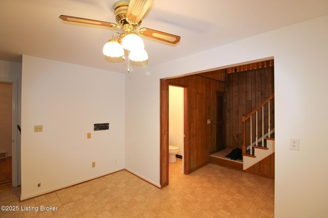 484 Tollview Dr, Shepherdsville, KY 40165