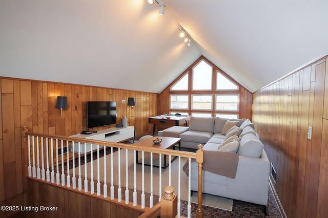 484 Tollview Dr, Shepherdsville, KY 40165