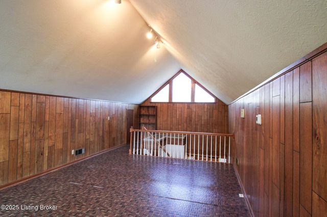 484 Tollview Dr, Shepherdsville, KY 40165