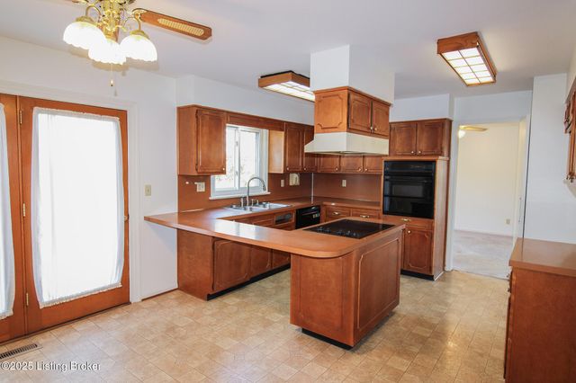 484 Tollview Dr, Shepherdsville, KY 40165