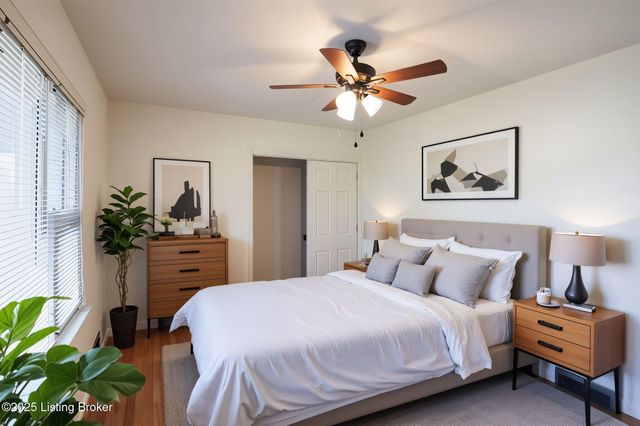 484 Tollview Dr, Shepherdsville, KY 40165