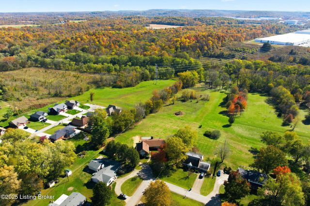 484 Tollview Dr, Shepherdsville, KY 40165