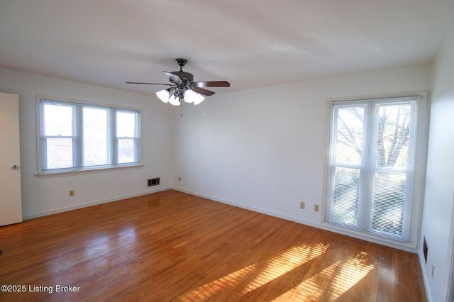 484 Tollview Dr, Shepherdsville, KY 40165