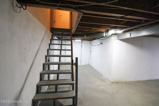 484 Tollview Dr, Shepherdsville, KY 40165