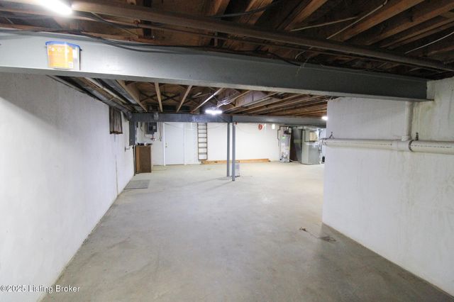 484 Tollview Dr, Shepherdsville, KY 40165