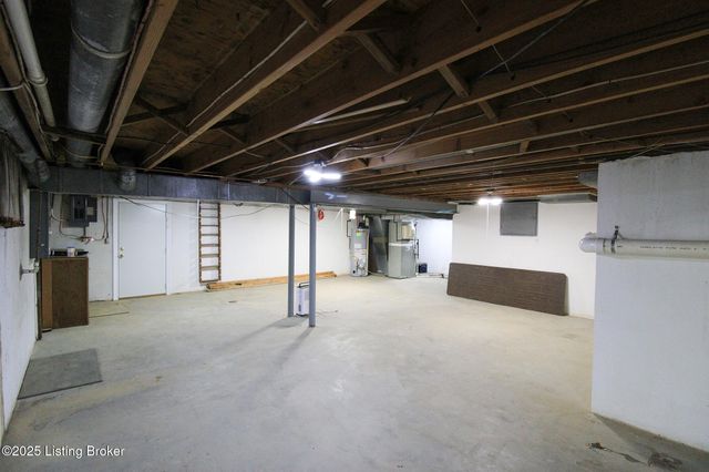 484 Tollview Dr, Shepherdsville, KY 40165