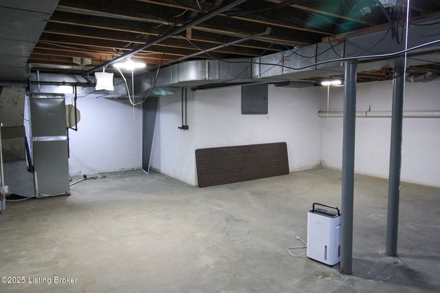 484 Tollview Dr, Shepherdsville, KY 40165