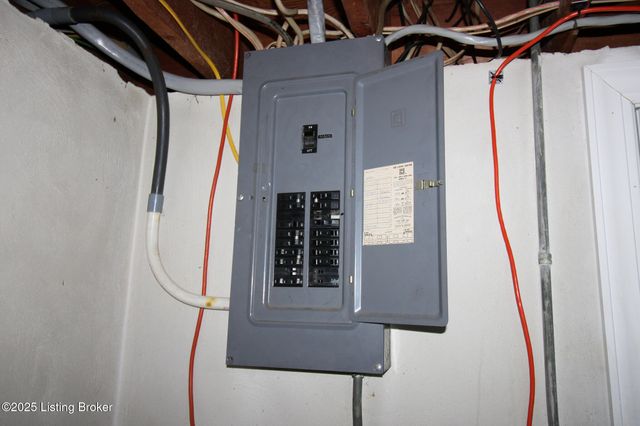 484 Tollview Dr, Shepherdsville, KY 40165