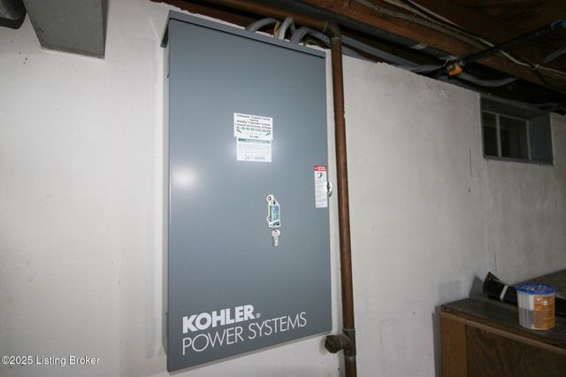 484 Tollview Dr, Shepherdsville, KY 40165