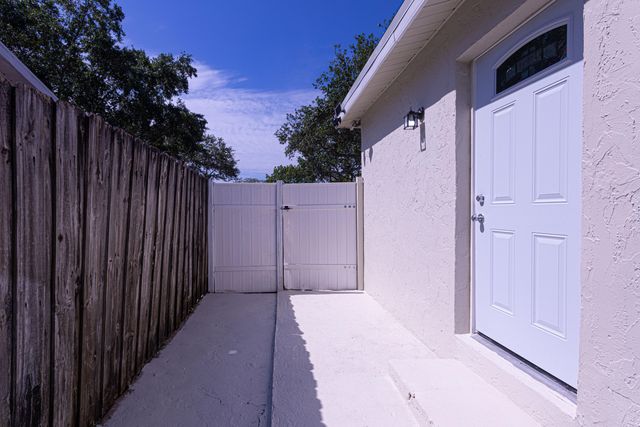 5815 S 38th Street, Greenacres, FL 33463