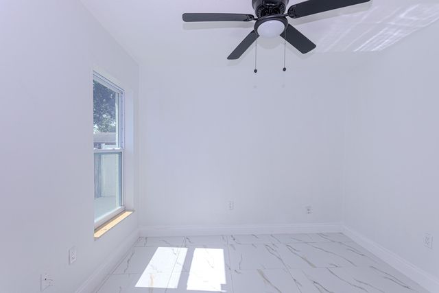 5815 S 38th Street, Greenacres, FL 33463
