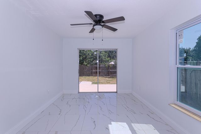5815 S 38th Street, Greenacres, FL 33463