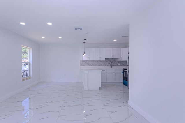 5815 S 38th Street, Greenacres, FL 33463