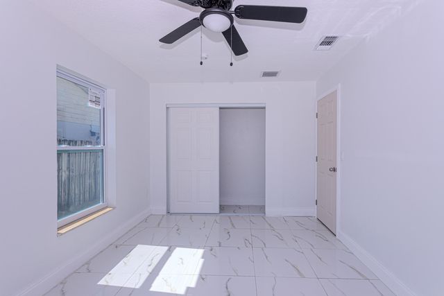 5815 S 38th Street, Greenacres, FL 33463