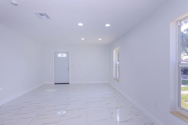 5815 S 38th Street, Greenacres, FL 33463