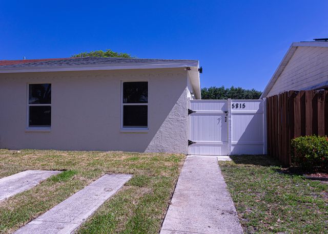 5815 S 38th Street, Greenacres, FL 33463